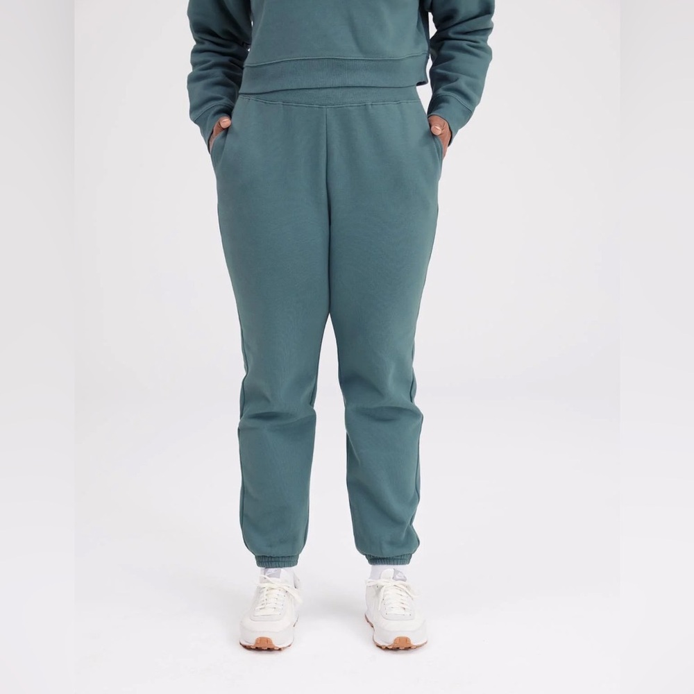 GIRLFRIEND COLLECTIVE 50/50 jogger sweatpants in lagoon